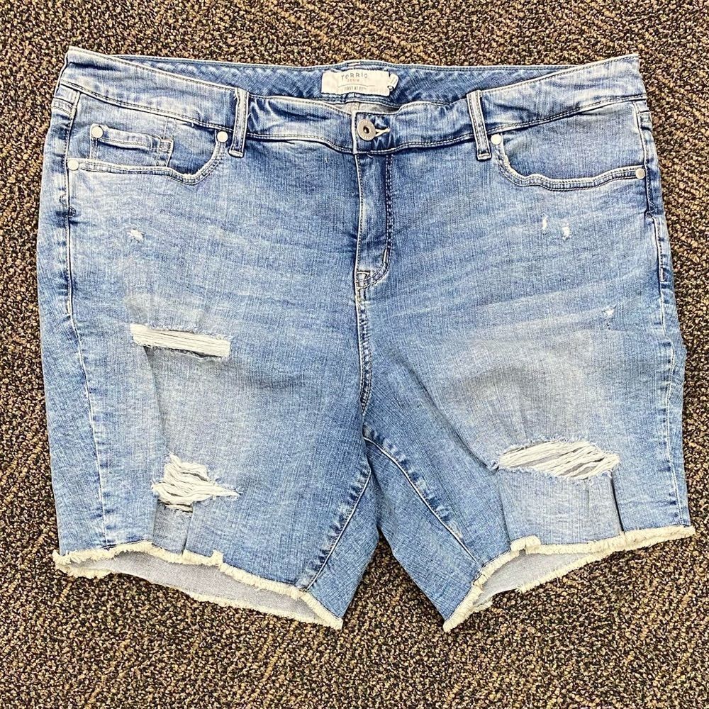 TORRID distressed high waist raw hem medium wash Bermuda shorts